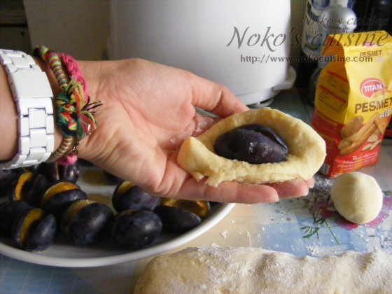 Making of a dumpling ball