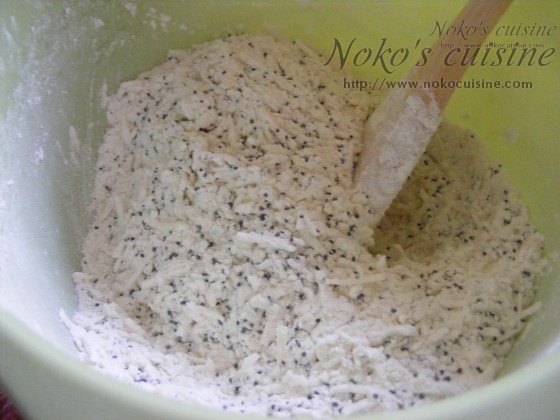 The mixture with poppy seeds