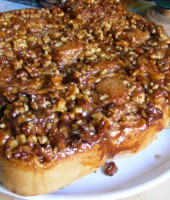 Delicious caramel - walnuts topping