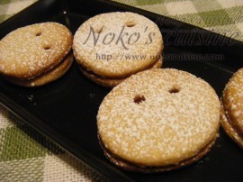 sprinkle some icing sugar on top of the cookies