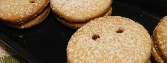 sprinkle some icing sugar on top of the cookies